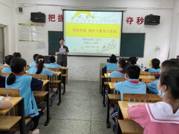 法制进校园，安全驻童心----塘渡口镇第二完小开展法制进校园运动