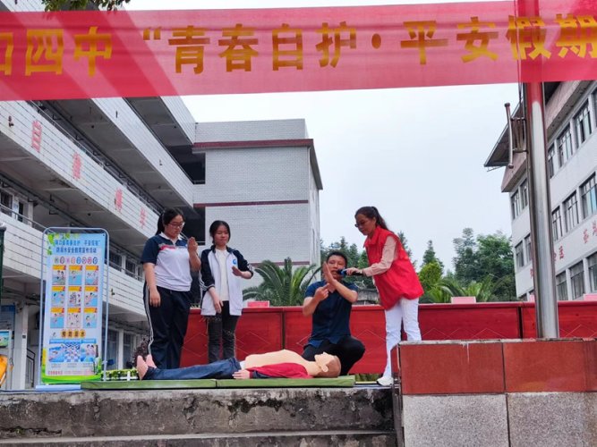 洞口四中开展防溺水安全教育演练运动