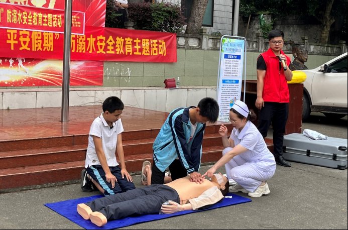 洞口县管竹中学开展“青春自护·平安假期”防溺水安全教育运动