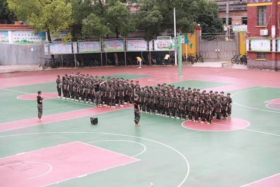 “同心共筑强国梦——国防教育进校园”运动走进大祥一中