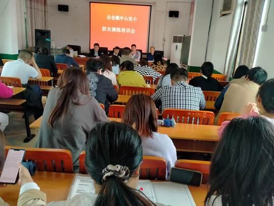 大手牵小手，安全伴我走——邵阳县白仓镇中间完小消防应急疏散演练运动