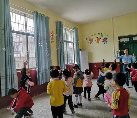 洞口县茶场黉舍好幼师拾金不昧传递正能量