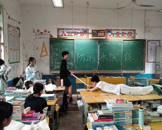 诸甲亭中学防溺水应急演练
