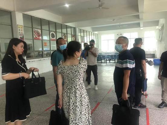 筑牢食品安全底线 护航师生生命安全——周纪国同道带队调研谷洲镇中学食品安全工作