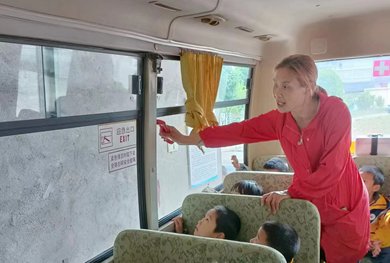 党建引领筑安全——杨田苹果幼儿园开展安全应急演练