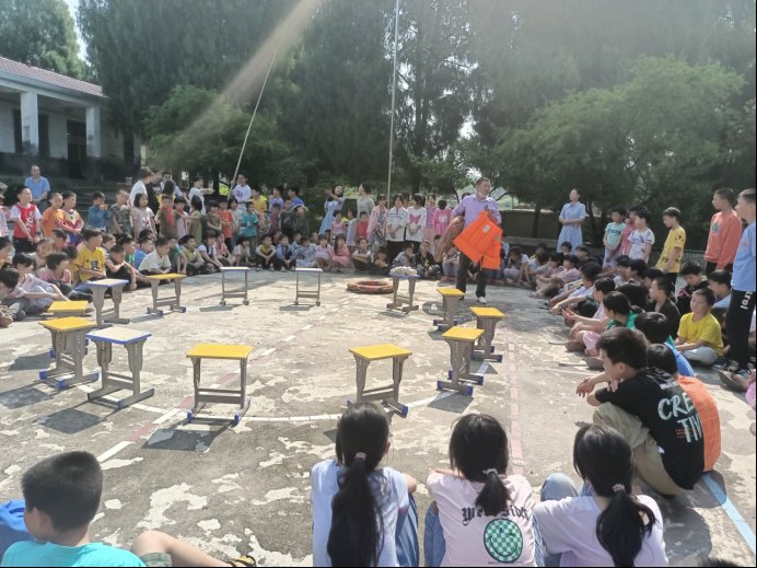 洞口县山门镇毛坪完小开展防溺水应急救护演练运动