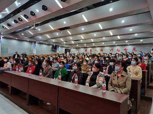 洞口四中开展家长生理健康教育专题培训运动