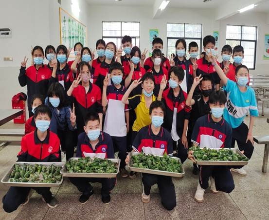 包粽飘爱意，劳动最快乐——横溪初级中学开展劳动教育实践运动