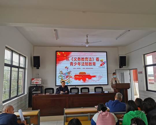 常抓法制安全，创建协调校园