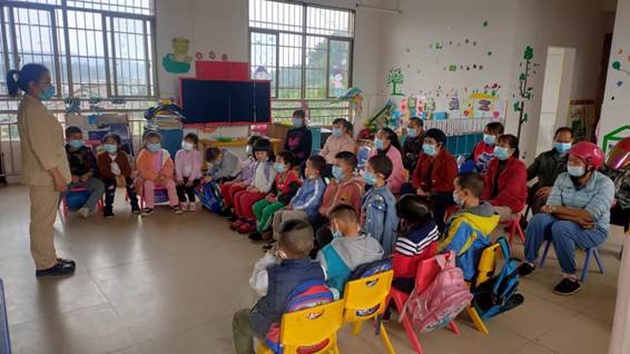 新宁县清江桥乡中间幼儿园召开防溺水安全教育家长会