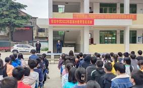 新宁县回龙寺镇军田中学开展“保护生命 预防溺水”教育签名运动