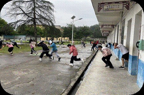 邵阳县下花桥镇双江中学党支部开展“防灾减灾日”安全宣传运动