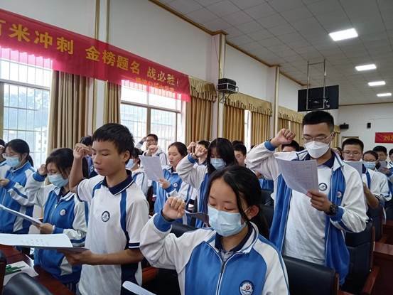 邵阳县塘渡口中学举行新团员入团仪式