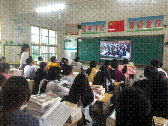 谷洲镇中学组织庆祝中国共青团成立100周年运动
