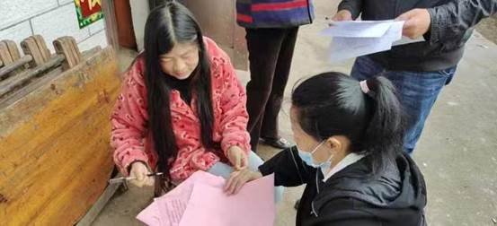 霞塘云中间完小教师五月份“千师访万户”运动