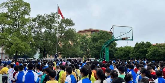 防患于未“燃”——金称市镇中间完小开展消防安全疏散演练