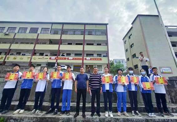 邵阳县塘渡口中学让文明礼仪之花开遍校园每个角落