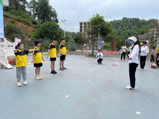 农疗康复身心健，共赏枇杷一树金——邵阳县特别教育黉舍成功举办枇杷文化节