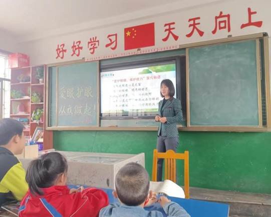 武冈市红星小学开展“爱眼护眼”主题班队运动