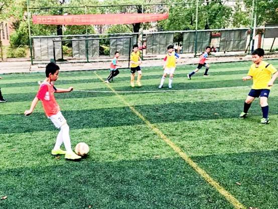 “四有”杯班级足球赛首日战报‖场均8球上演进球大战