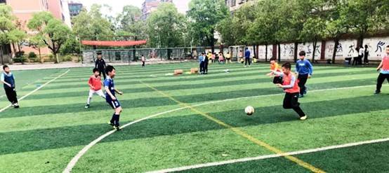 “四有”杯班级足球赛首日战报‖场均8球上演进球大战