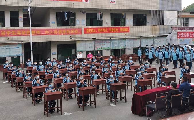 舞’动青春，‘桌’而不凡——洞口县管竹中学举行课桌舞大赛