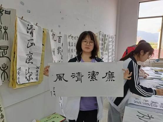 洞口四中举办“廉洁文化进校园”书法比赛运动