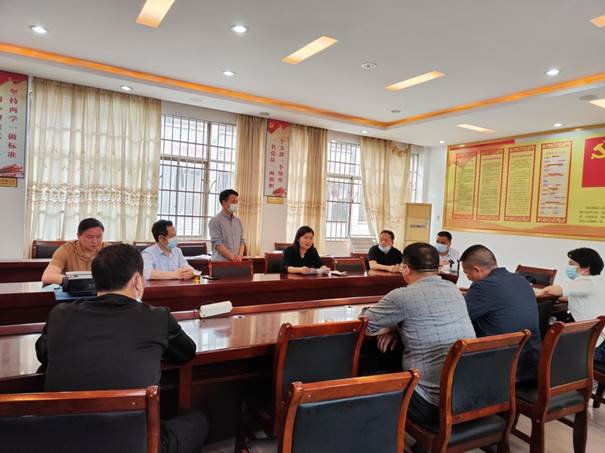 县委副书记郭向荣深入洞口四中检查引导安全工作