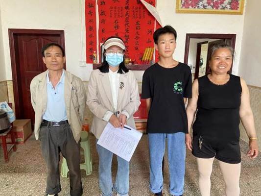 新宁县回龙寺镇军田中学开展“防溺水千师访万户”运动