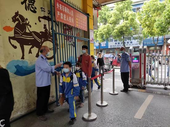 疫情当前、党员向前－－塘渡口镇第一完全小学党支部