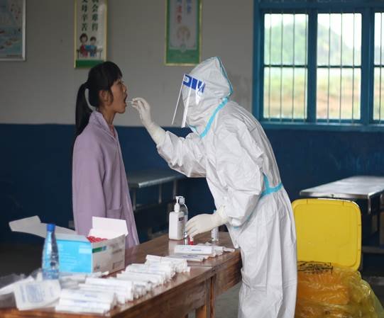 新宁县清江桥乡堡口黉舍完成第二轮核酸检测工作