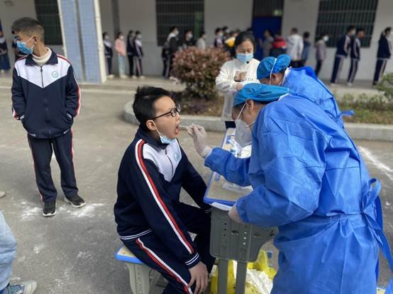 洞口县高沙镇中学开展全员核酸检测