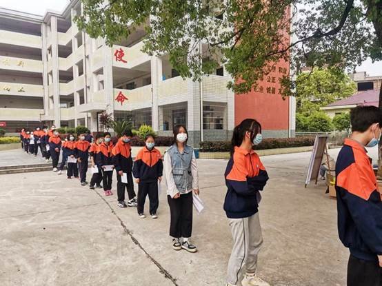 洞口县山门镇中学全体师生接受免费核酸检测