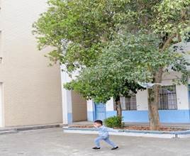 新宁县清江桥乡中间幼儿园开展风筝舞春意——巧手绘风筝教育运动