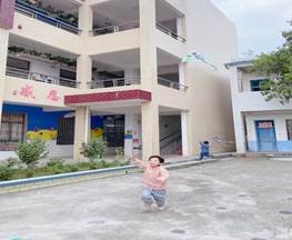 新宁县清江桥乡中间幼儿园开展风筝舞春意——巧手绘风筝教育运动