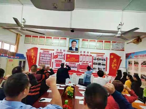 洞口县山门镇中学召开全体党员会议