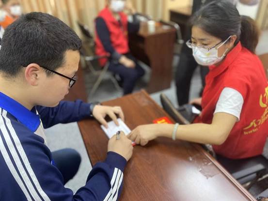 洞口县高沙镇中学举行“洞口县大邵公益暨高沙镇中学蓼湄基金会2022春季励学金发放仪式”