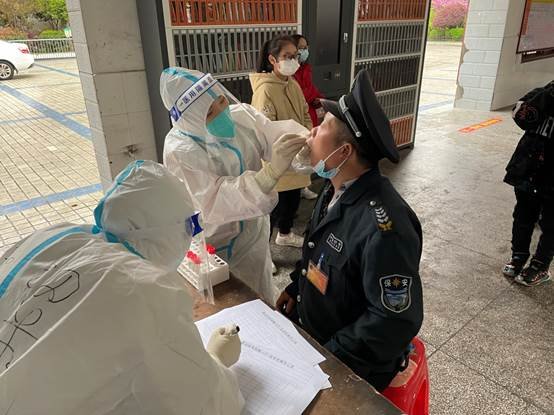 核酸检测入校园 筑牢校园安全墙——武冈市小学开展核酸检测常态化抽测工作