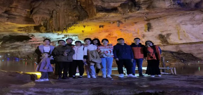 春晖拾趣   凝心聚力—新宁县清江桥乡水口小学开展“三八”妇女节春游运动