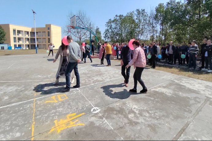 庆巾帼佳节，展靓丽风采——玉田中学庆祝三八妇女节趣味活动会