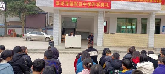 青春须早为，岂能长少年