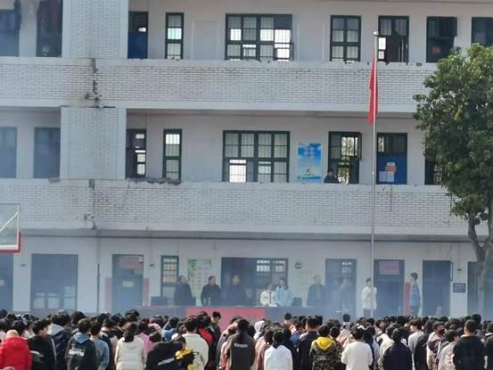 “总结曩昔、瞻望将来”2022春季开学典礼