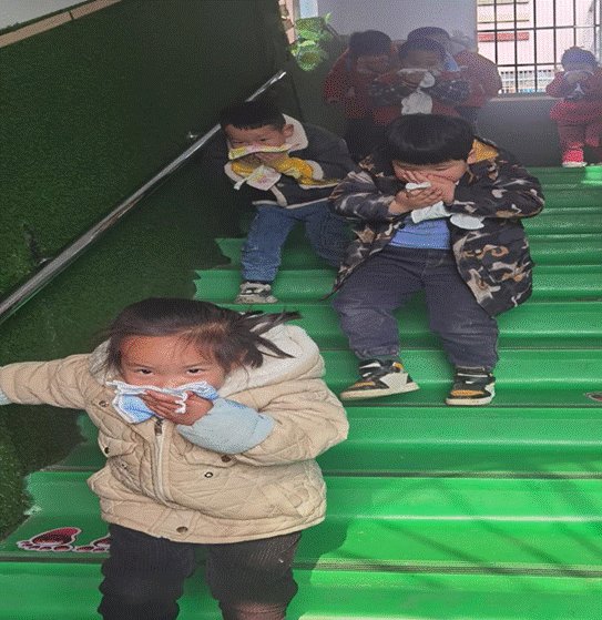 新宁县白沙中间幼儿园开展消防安全演练运动