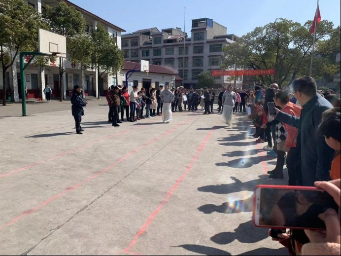 高沙镇中间小学举行2022年“三八”妇女节运动