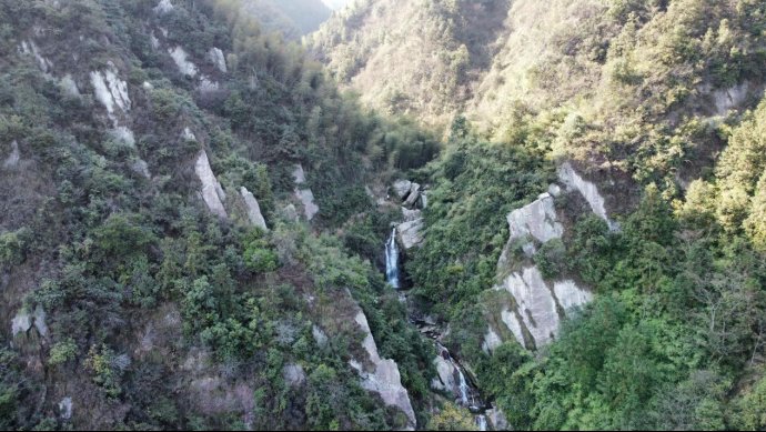 巾帼心向党 重走长征路--横溪中学开展庆“三八”国际妇女节运动