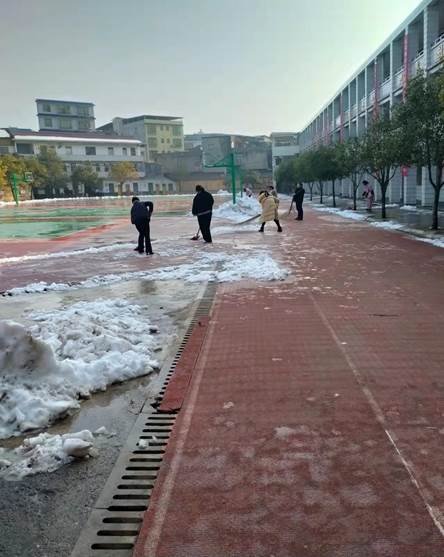 与平安牵手，共建文明校园——