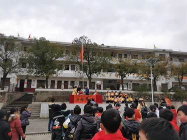 新宁县白沙镇中间小学举行2022年春季开学典礼暨赞誉大会