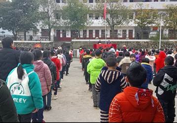 新宁县白沙镇中间小学举行2022年春季开学典礼暨赞誉大会