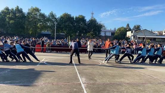 洞口县管竹中学拔河比赛圆满结束