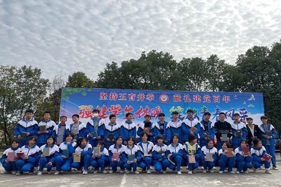 强健门生体魄，绽放青春风采